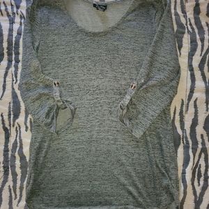 Quarter sleeve top